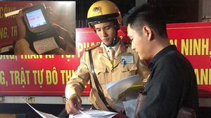 'Ma men' dựa hơi báo chí bị phạt 35 triệu đồng, tước giấy phép lái xe 23 tháng